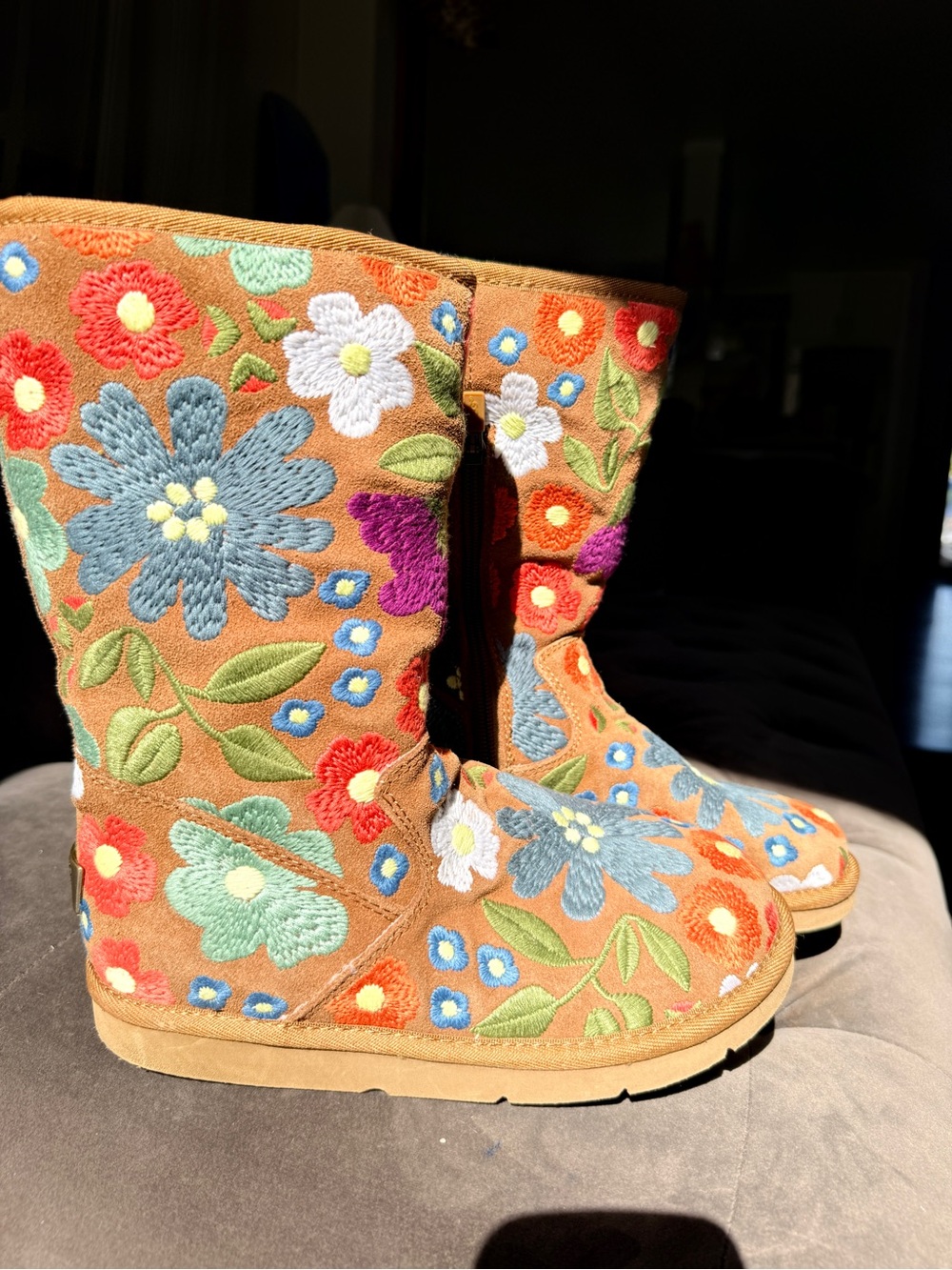 UGG Australia Floral Embroidered Suede Boots Women’s 6 Side Zip Boho